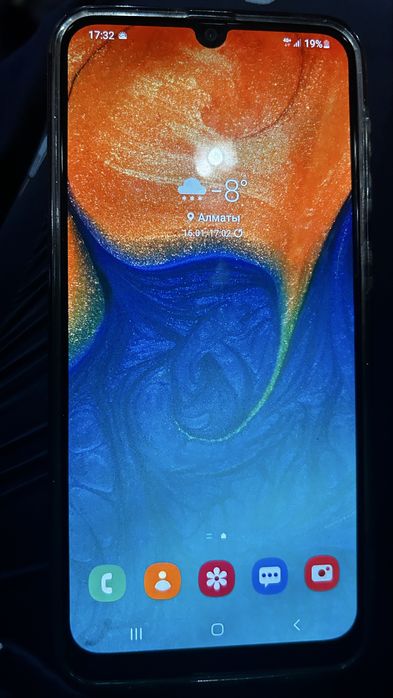 Продам телефон самсунг а30