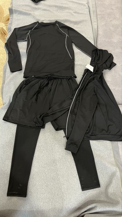 Продам спортивный костюм