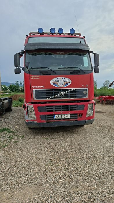 Cap tractor volvo