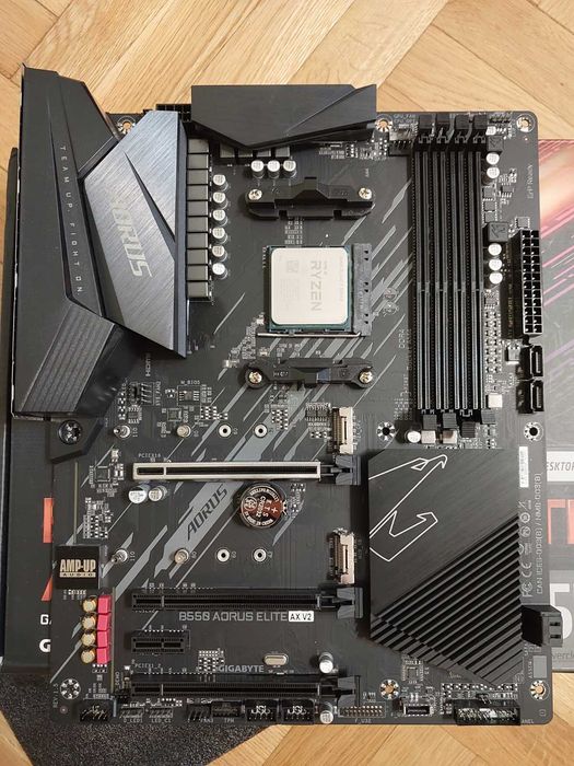 AMD Ryzen 7 5800X + Gigabyte B550 Aorus Elite Wi-Fi