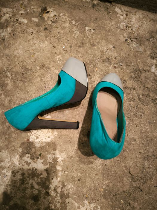 Обувки с висок ток