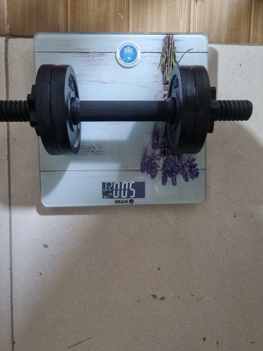 Продам гантель 9кг