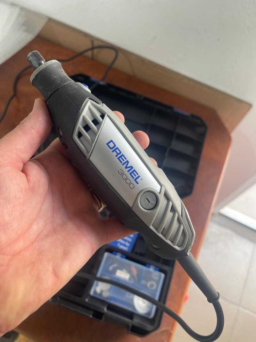 Unealta multifunctionala Dremel 3000, 130 W, cu cablu, pentru gaurit, slefuit + accesorii