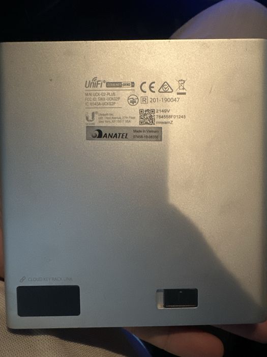 Сетевое оборудование :Ubiquiti UniFi Cloud Key Gen2 Plus
