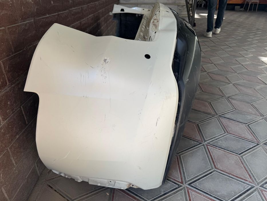 Продам задний бампер на LC 300