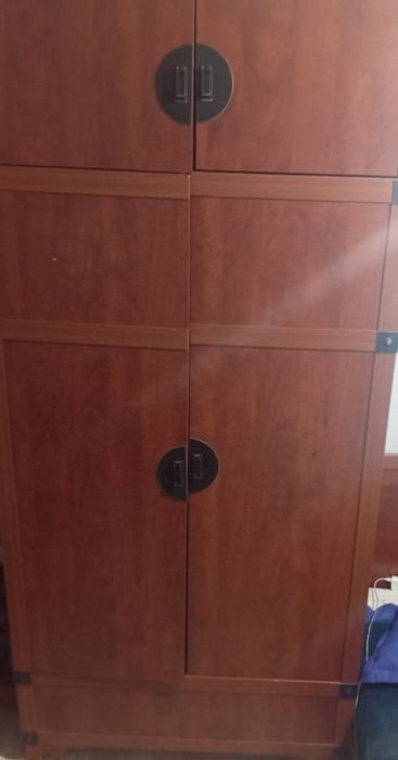 Продам шкаф 15 000 самовывоз район детская больница