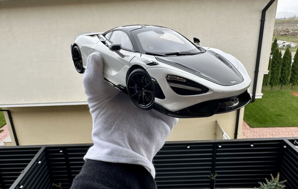 Vând machetă 1/18 Mclaren 765 LT HPD nouă