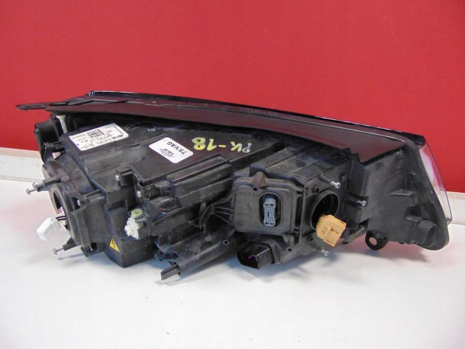 Vw Touareg 7P lift far stanga bi-xenon far dreapta xenon led adaptiv