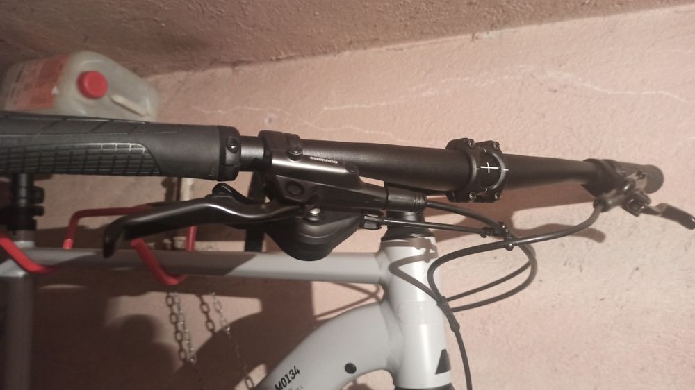 Vând bicicleta Canyon noua