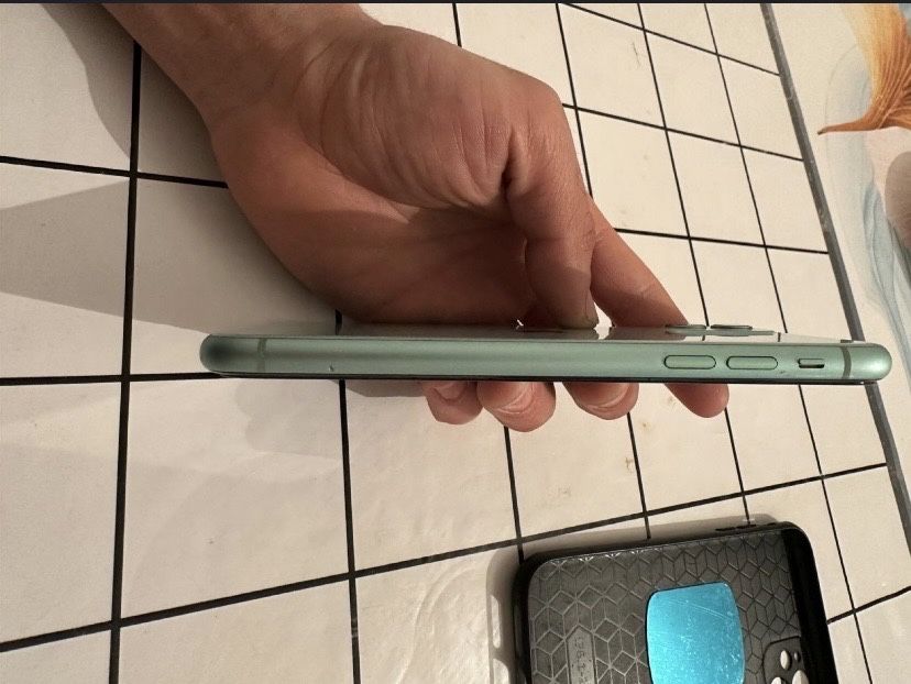 Продам iPhone 11 64 GB