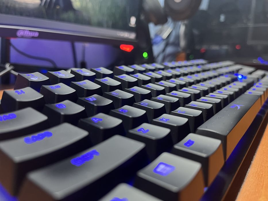 HyperX Alloy Origins (Aqua Tactile switches)