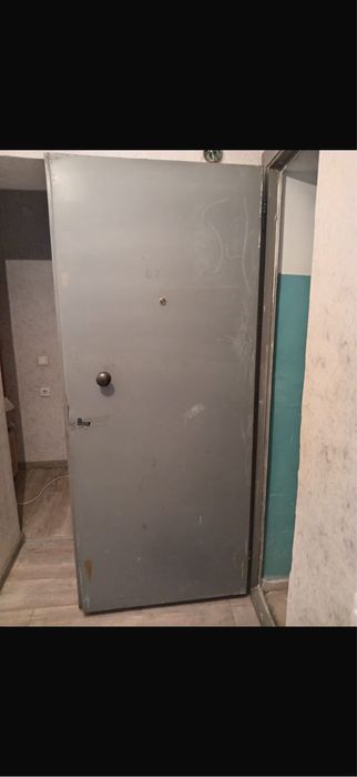Продам железную дверь