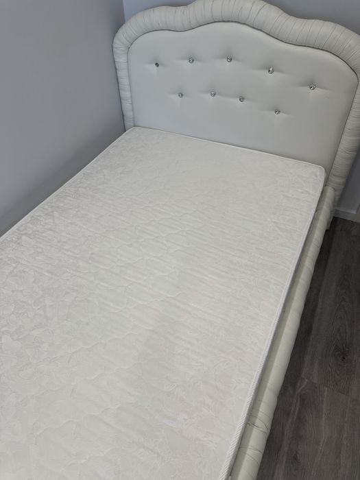 Продам спальную кровать