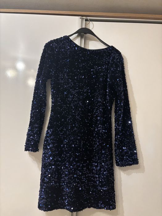 Официална рокля на паети обличана веднъж.