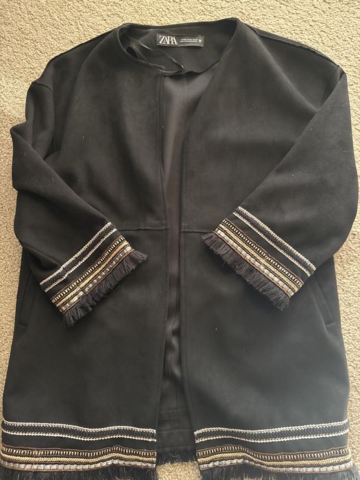 Сако Zara с 3/4 ръкав и завършващи орнаменти