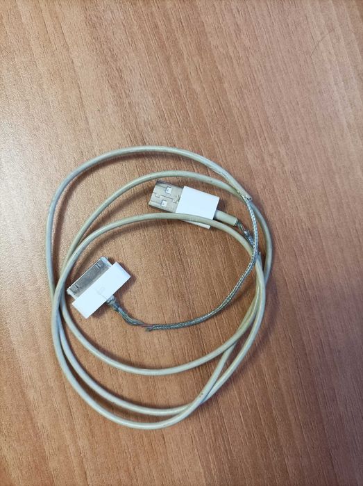 Продавам Iphone 4S -за части,работещ