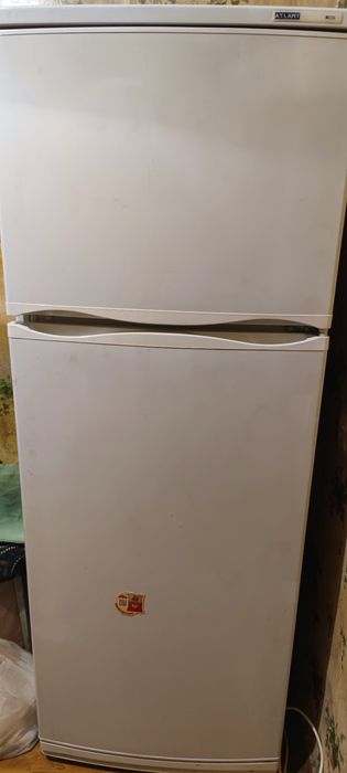 Продам двухкамерный холодильник Атлант б/у