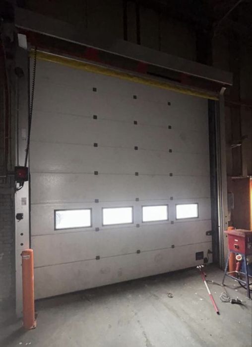 Продавам секционна електрическа врата налични и други размери