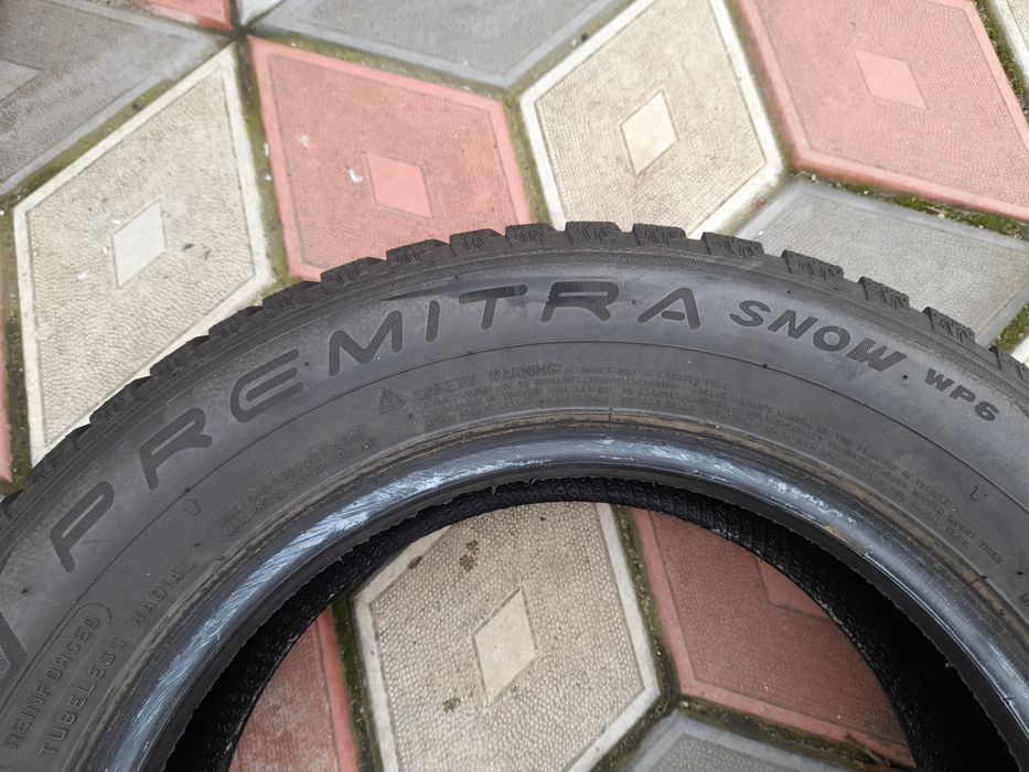 Vand 2 anvelope de iarna 175 65 r14 MAXXIS aproape noi