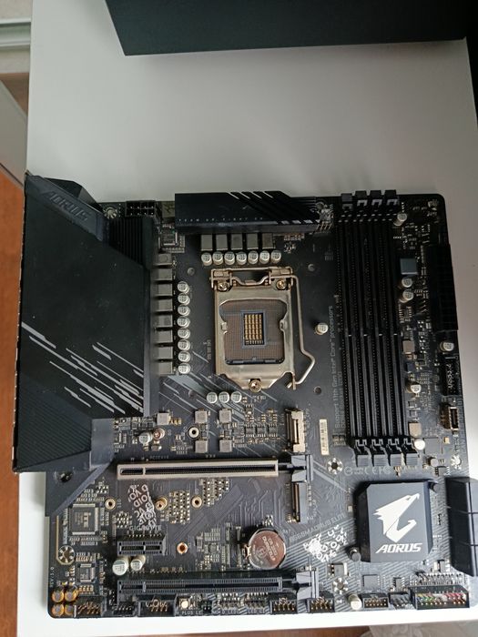 Vând Placa de baza Aorus Elite B560 11th Gen Intel