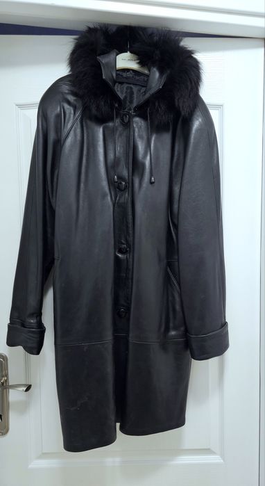 Haină de piele cu glugă