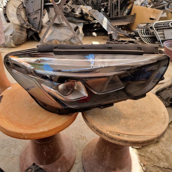 Mercedes Benz B klasse 247 десен фар