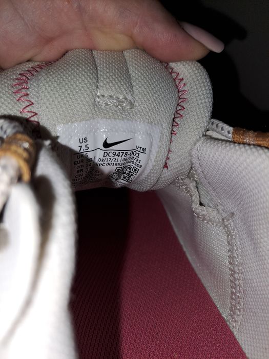 Adidasi dama aproape noi