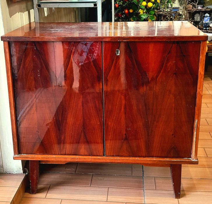 Тумбочки деревянные. Ретро.