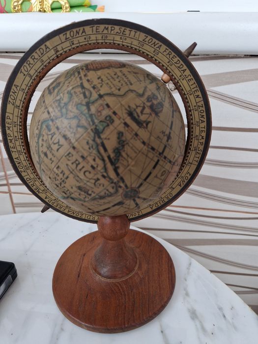 Glob pamantesc total din lemn vechi