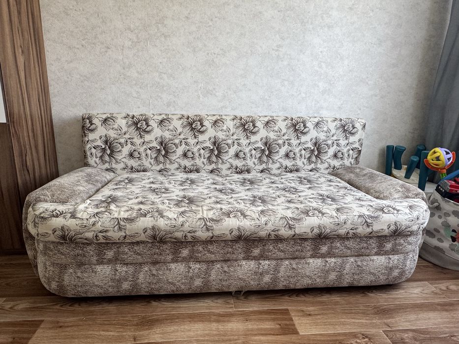 Продается софа в хорошем состоянии.