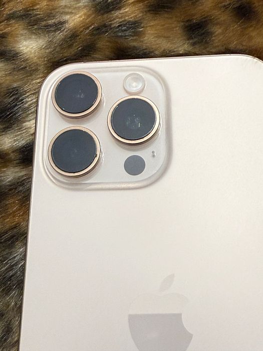 iPhone 16Pro max 1Tb в гаранция Като Нов