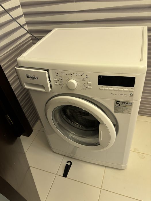 Mașină de spălat Whirlpool 7 kg, 1000 RPM, A++, 6th Sense – stare foarte bună