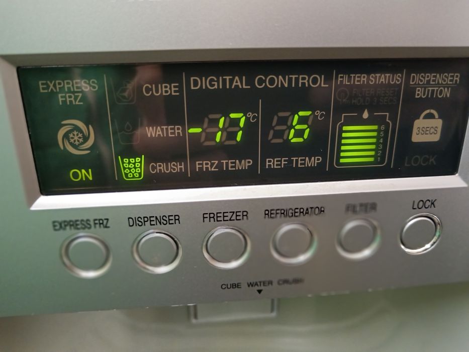 Frigider Side by Side LG, dozator apa, cuburi de gheata