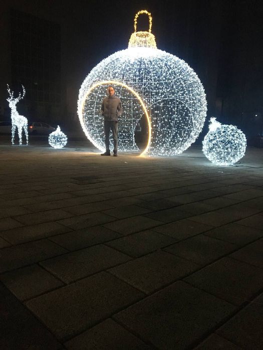 Новогоднее оформление фасадов зданий магазинов домов офисов