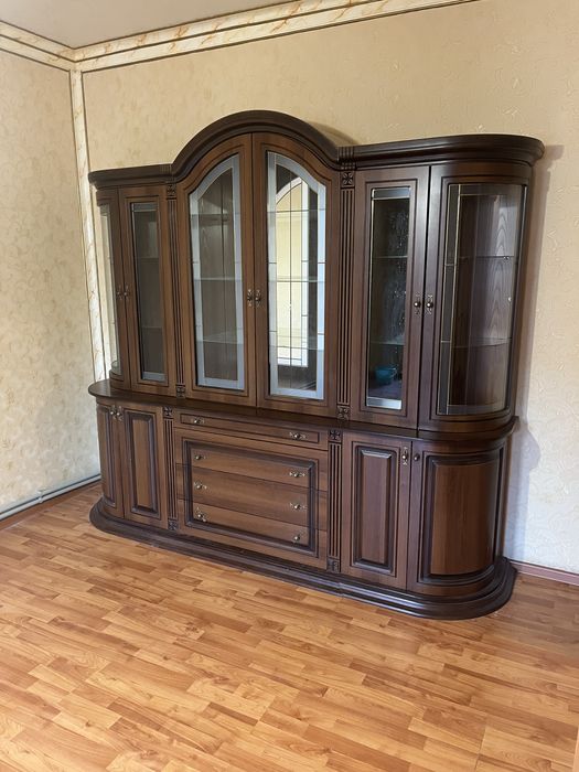 Сервант орех оригинал