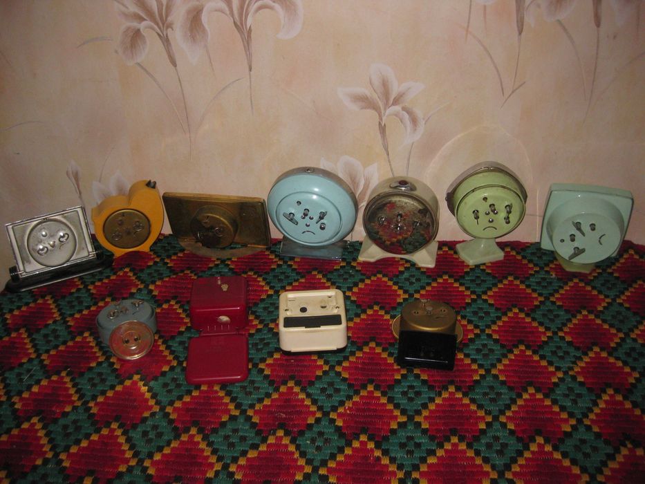 Лот стари часовници.Цена 140 лева, за всичко.
Пращам по Еконт.