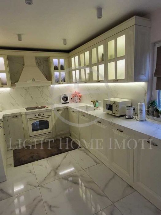 Продава се Къща в Пловдив, Беломорски - 220 кв.м за 2955 €/кв.м - Снимка #1