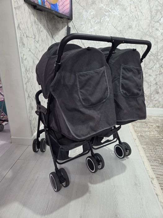 Продам коляску для двойняшки или погодиков.