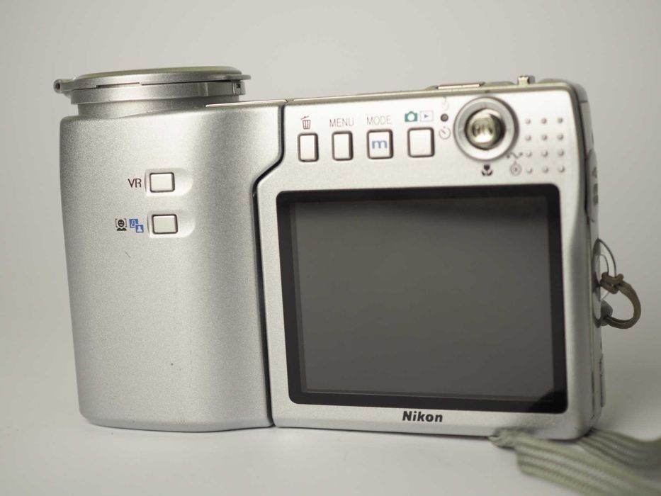 Nikon Coolpix S10 VR фотоапарат, въртящ се, 6 Mpix CCD сензор, работещ