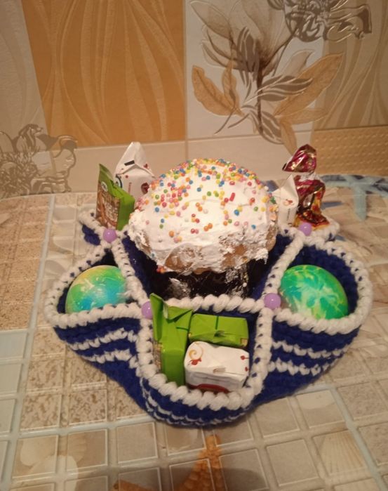 вязаные корзинки (ручная работа)