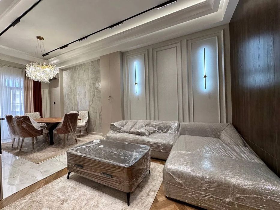 Жк Казахстан-Сдается новая 3-х комнатная в элит комплексе!