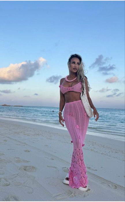 Розовый вязаный комплект