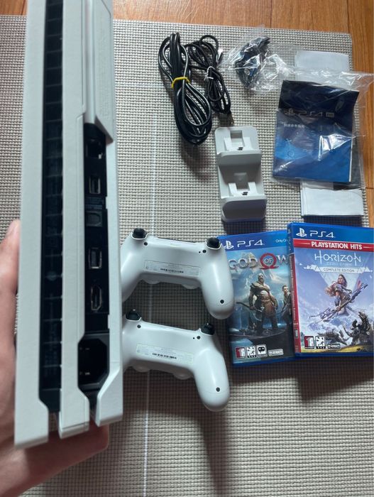 Playstation 4 slim 1TB HDR 15 игр 2 джестик как на фото