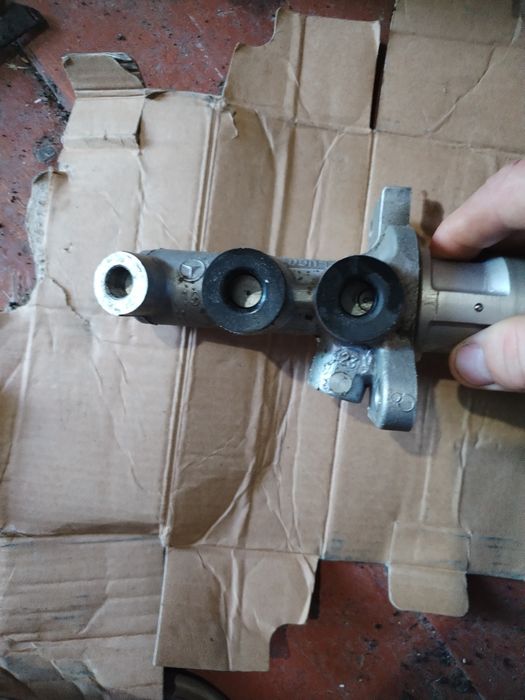 Главный тормозной цилиндр