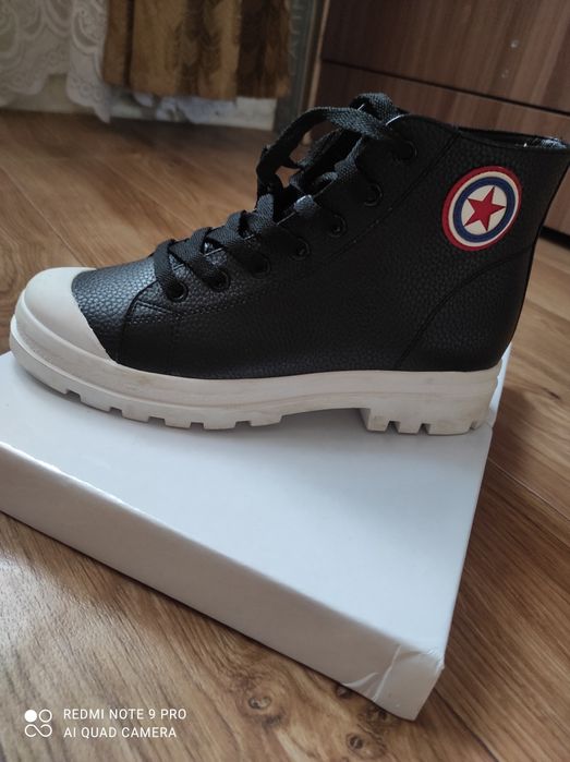 Продам НОВЫЕ! Ботинки.