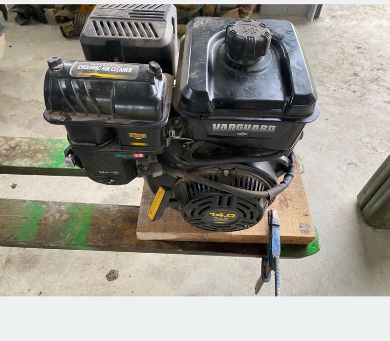 Motor pe benzina Vanguard 14CP