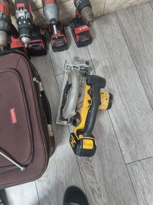 Vand masini  profesionale dewalt si milwaukee