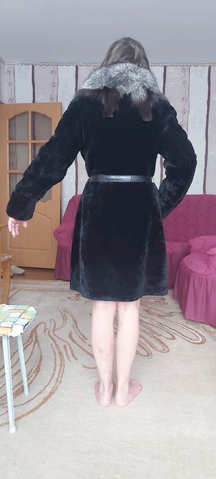 Продам шубу мутон, песец