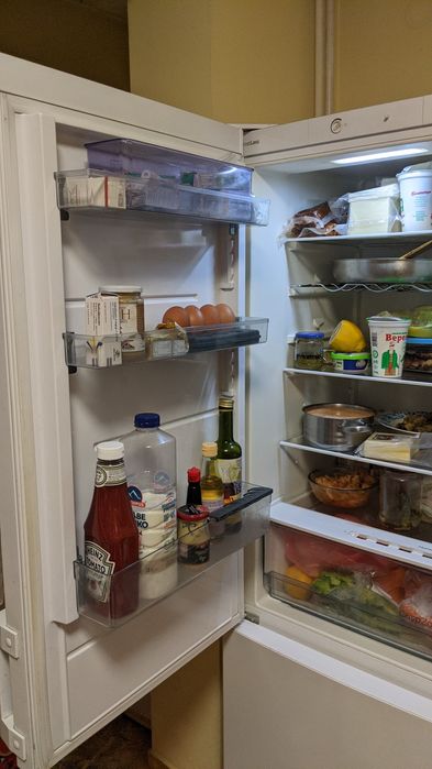 Продавам хладилник с фризер Gorenje