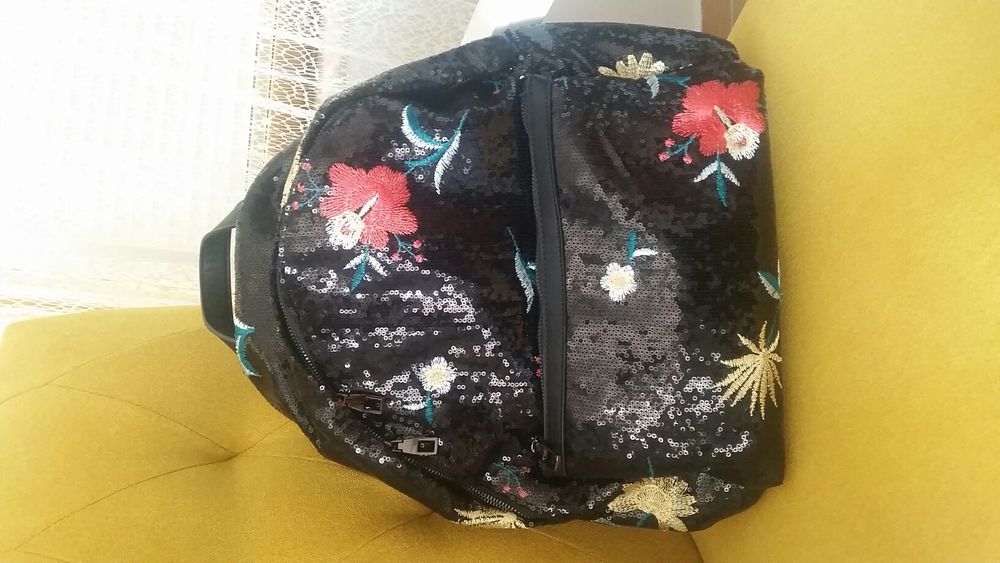 Ефектна раница с пайети